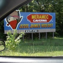 A Meramec Caverns felé...